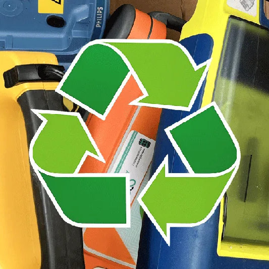 Inzameling van oude AED's zoals Defibtech en Cardiac Science voor recycling op de Internationale Dag van het Recyclen.